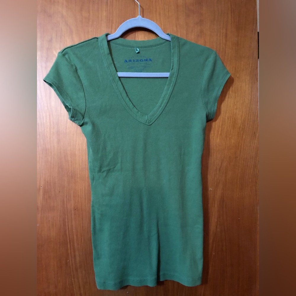 Arizona Jean's green ribbed v neck short sleeve t-shirt. XL.